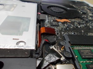 MacBook Pro CD-Stecker defekt und lose